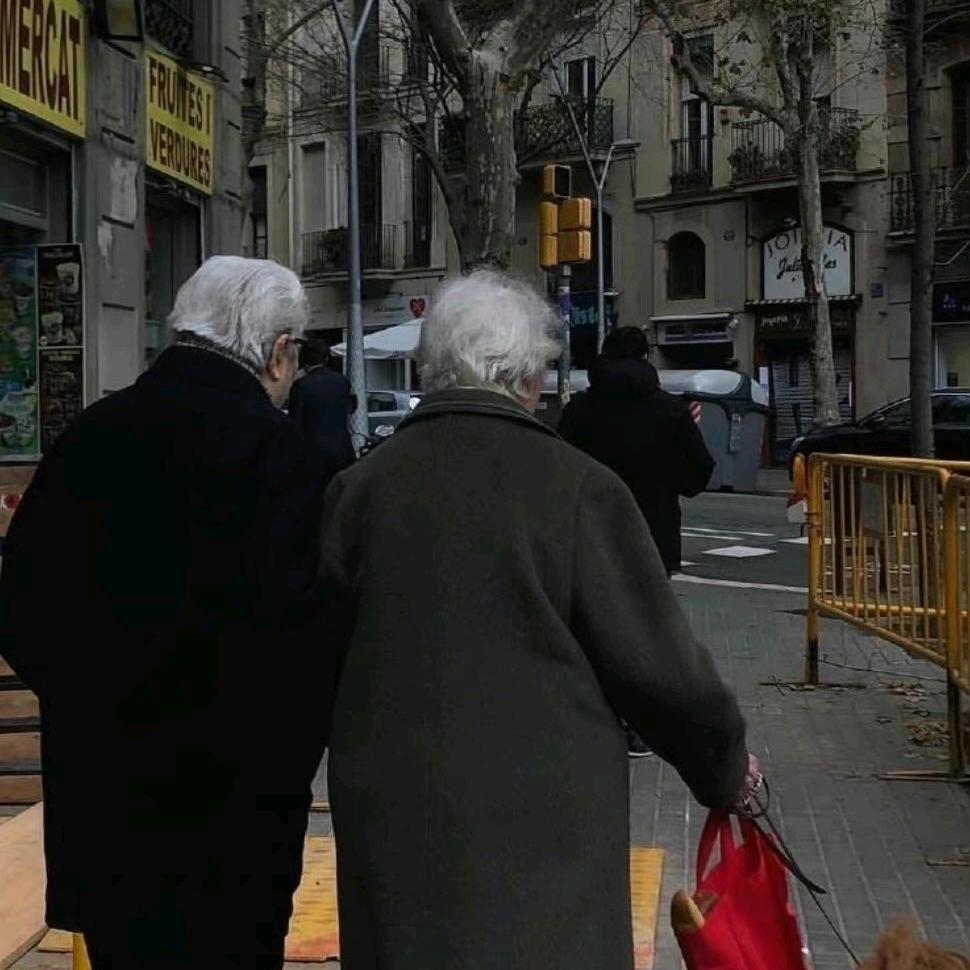 穿真皮大衣的十一