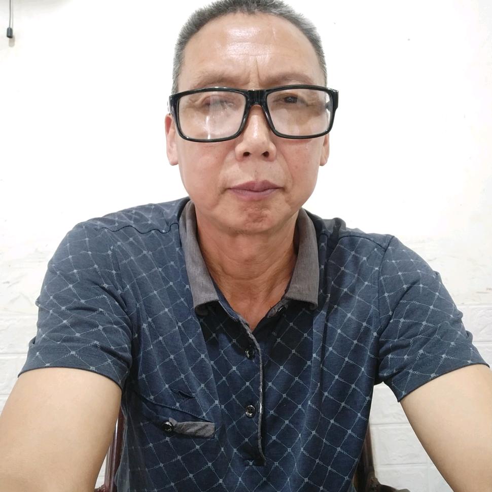 阚万辉