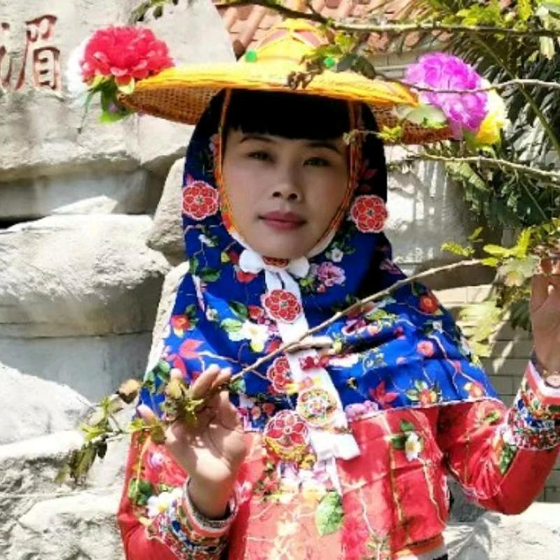 惠女一姐大岞海西表演团