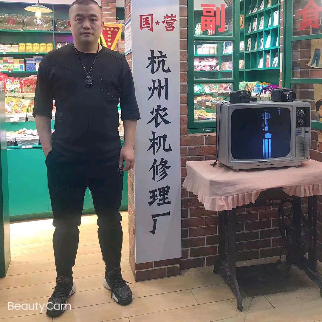 千仞岗羽绒服
