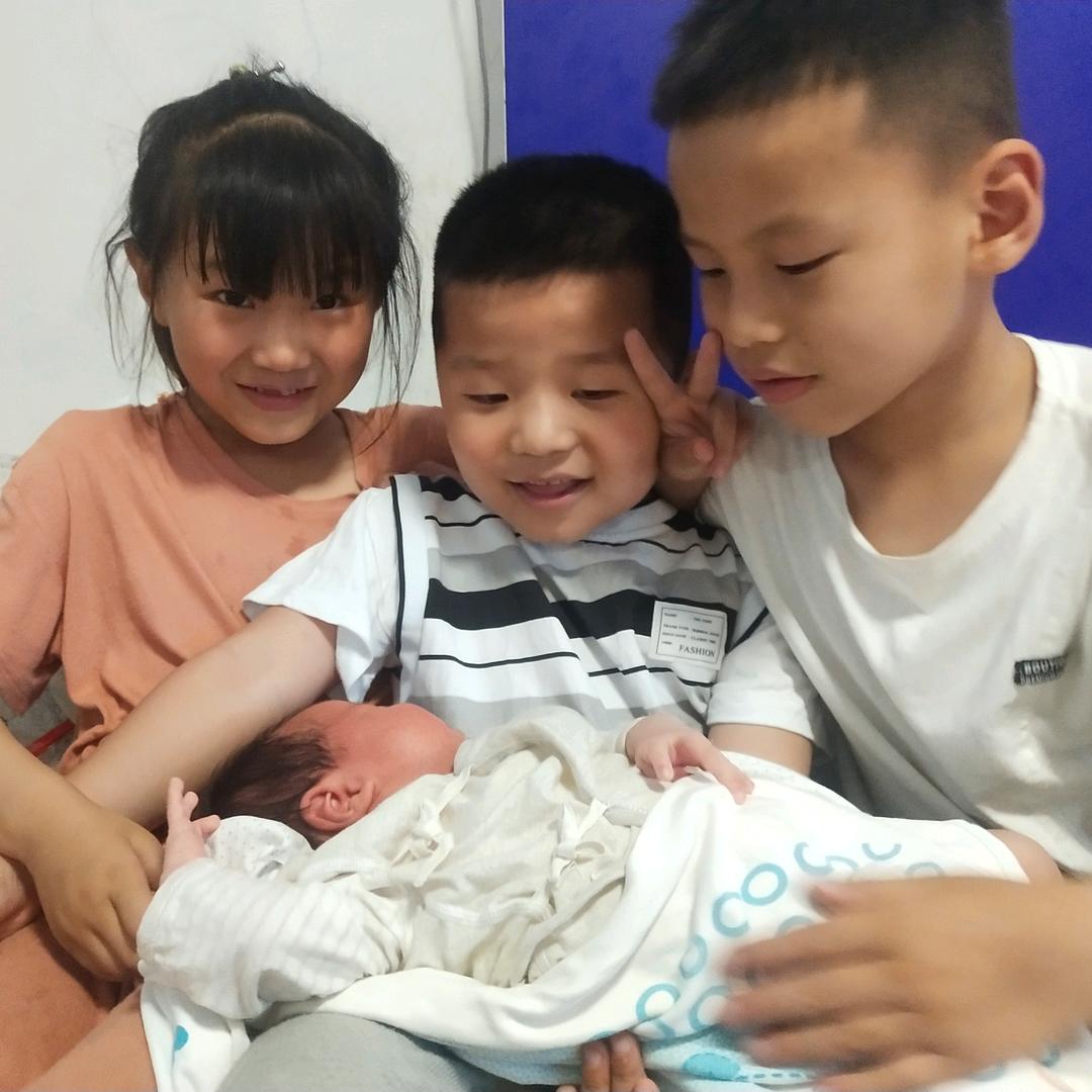 小姑姑和三个大侄子😃😃😃