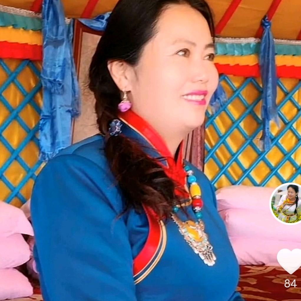 希拉穆仁镇阿玛妮餐包