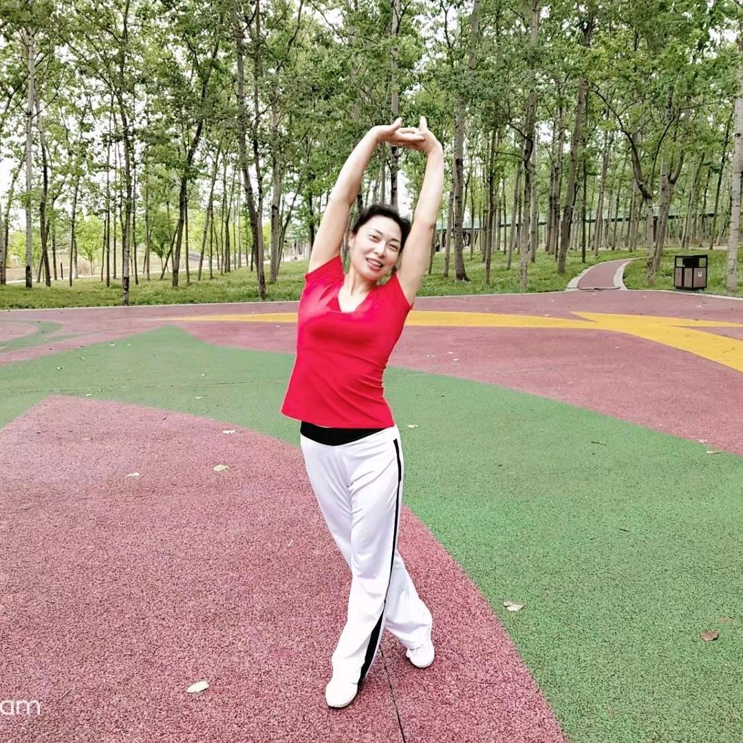 莉莉炫舞健身