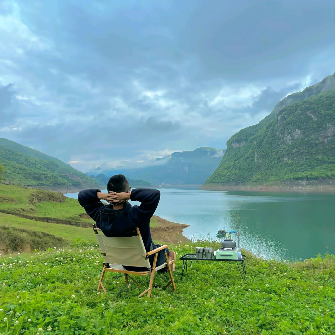 满目山河.