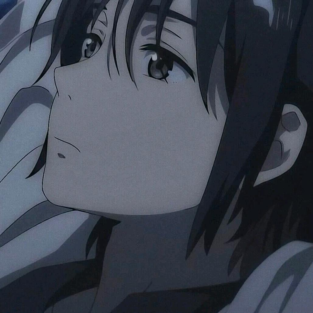 滑在街头的脏孩子