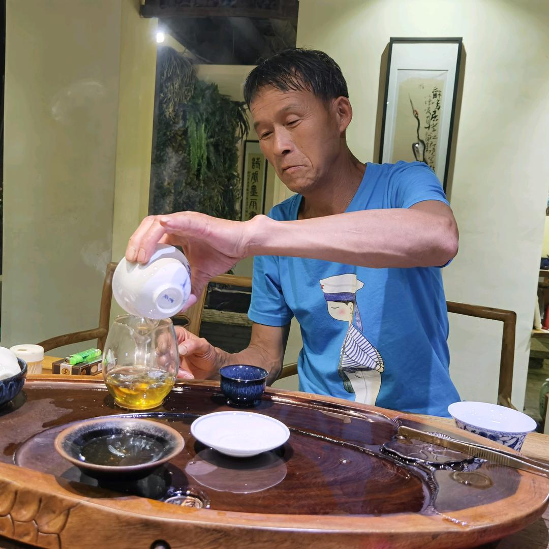 老王……