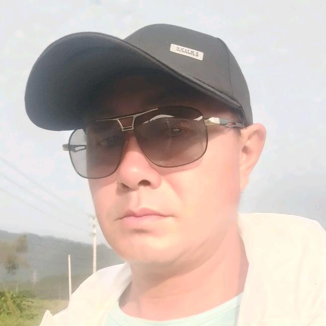 (シ_ _)シ哥们✧٩(ˊωˋ*)و✧