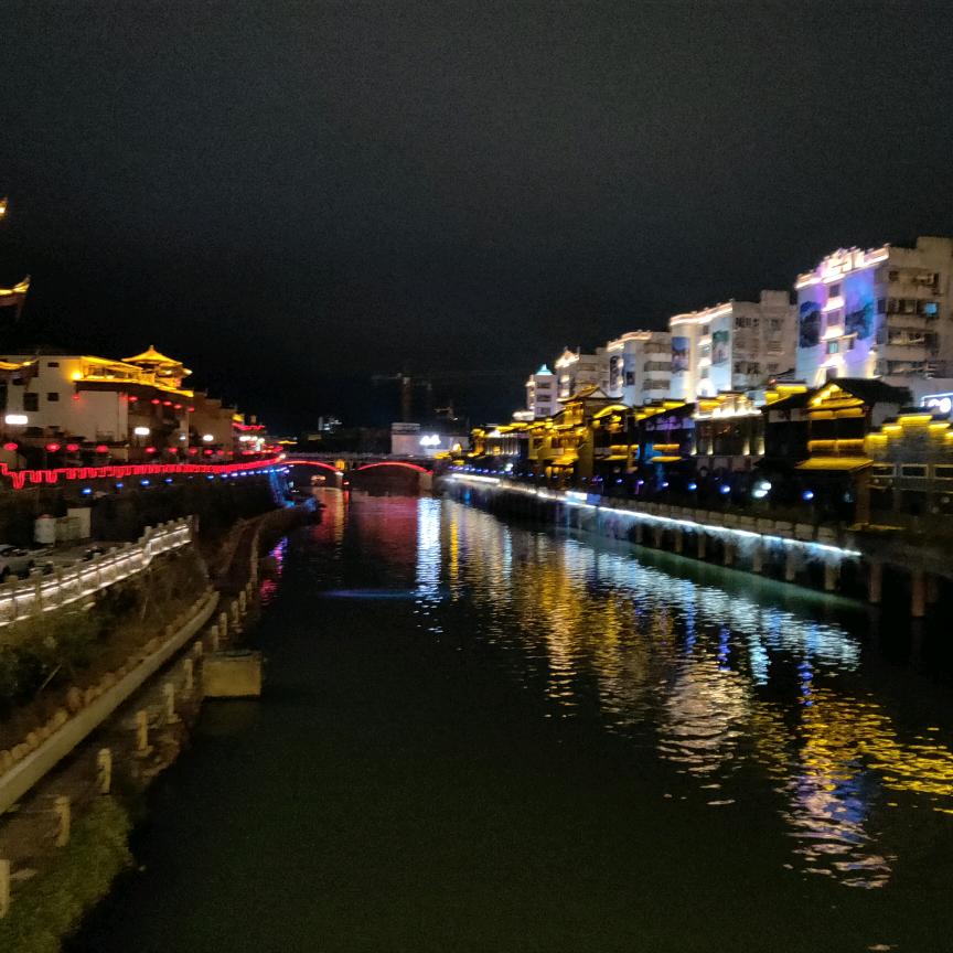 落叶滑过