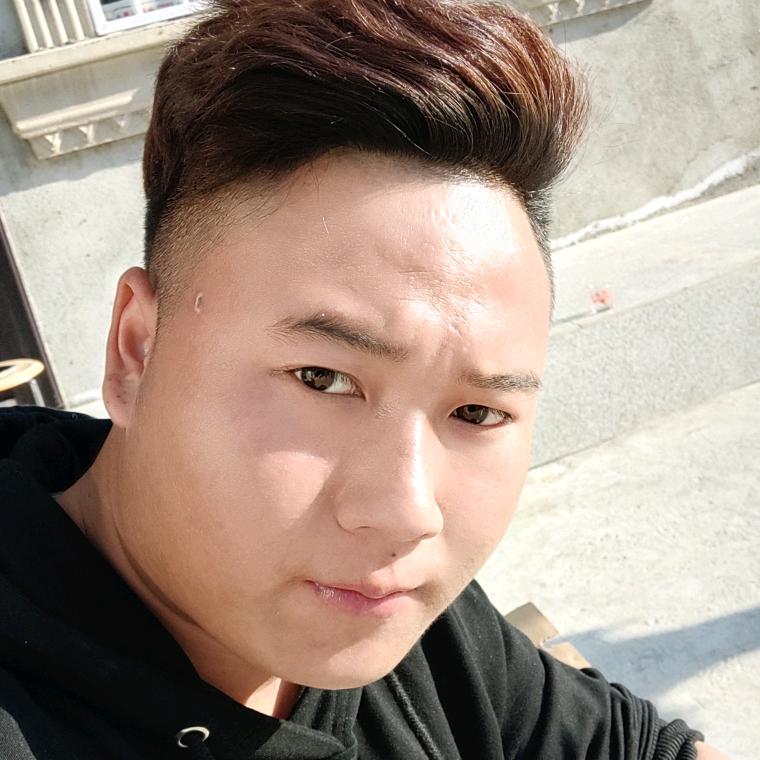 精神小伙。