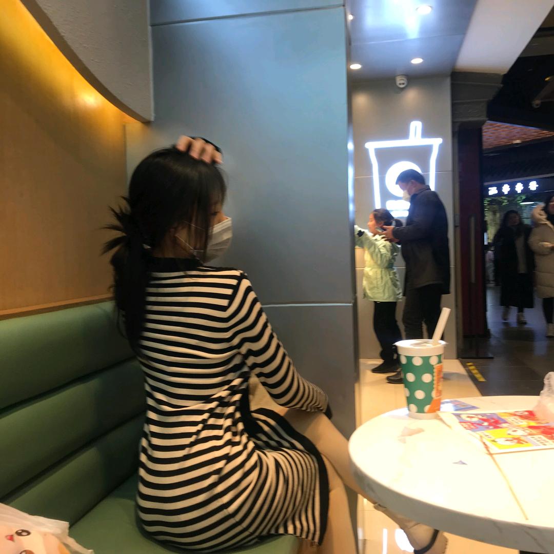 佳佳.