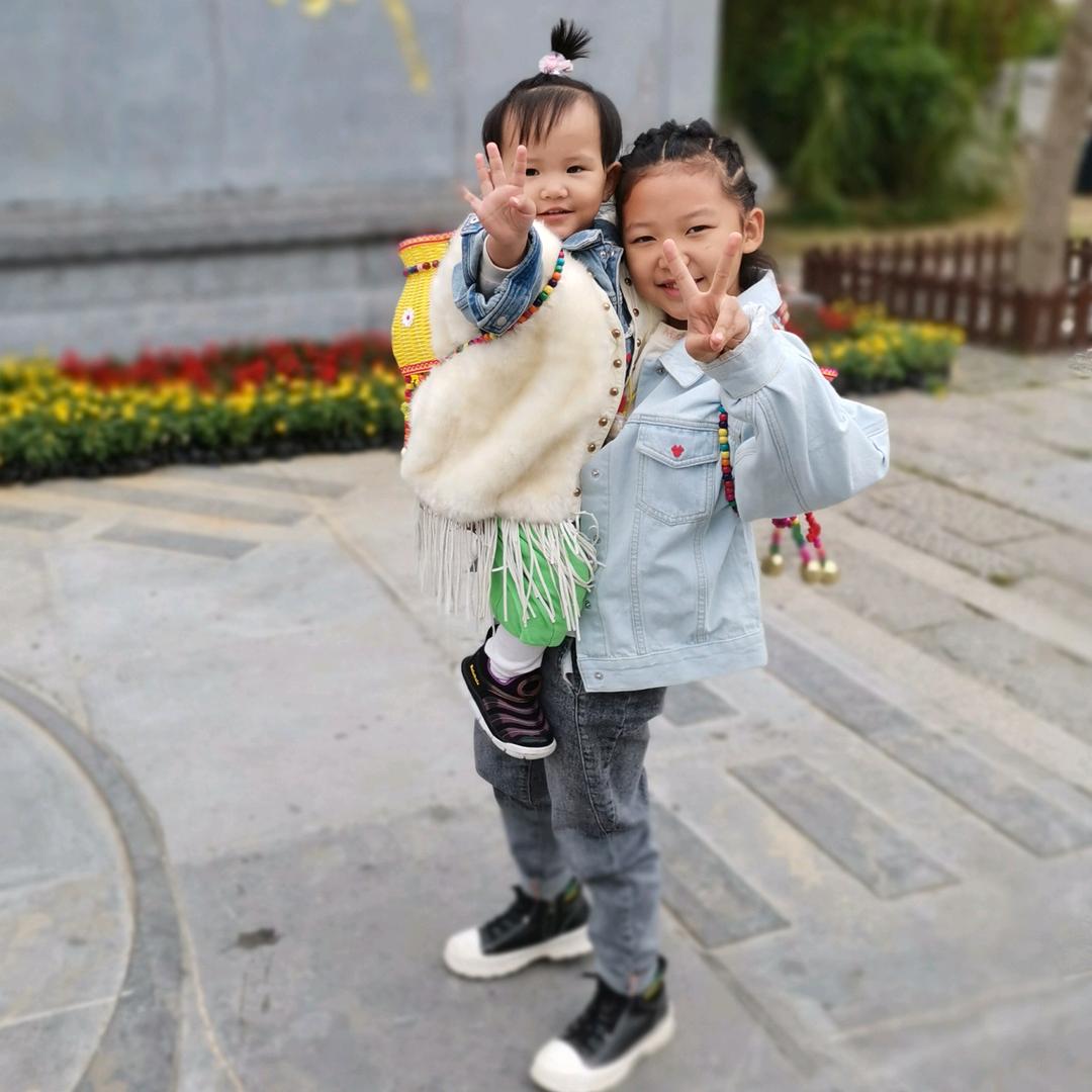 家家奶奶       巜贺家岭村》