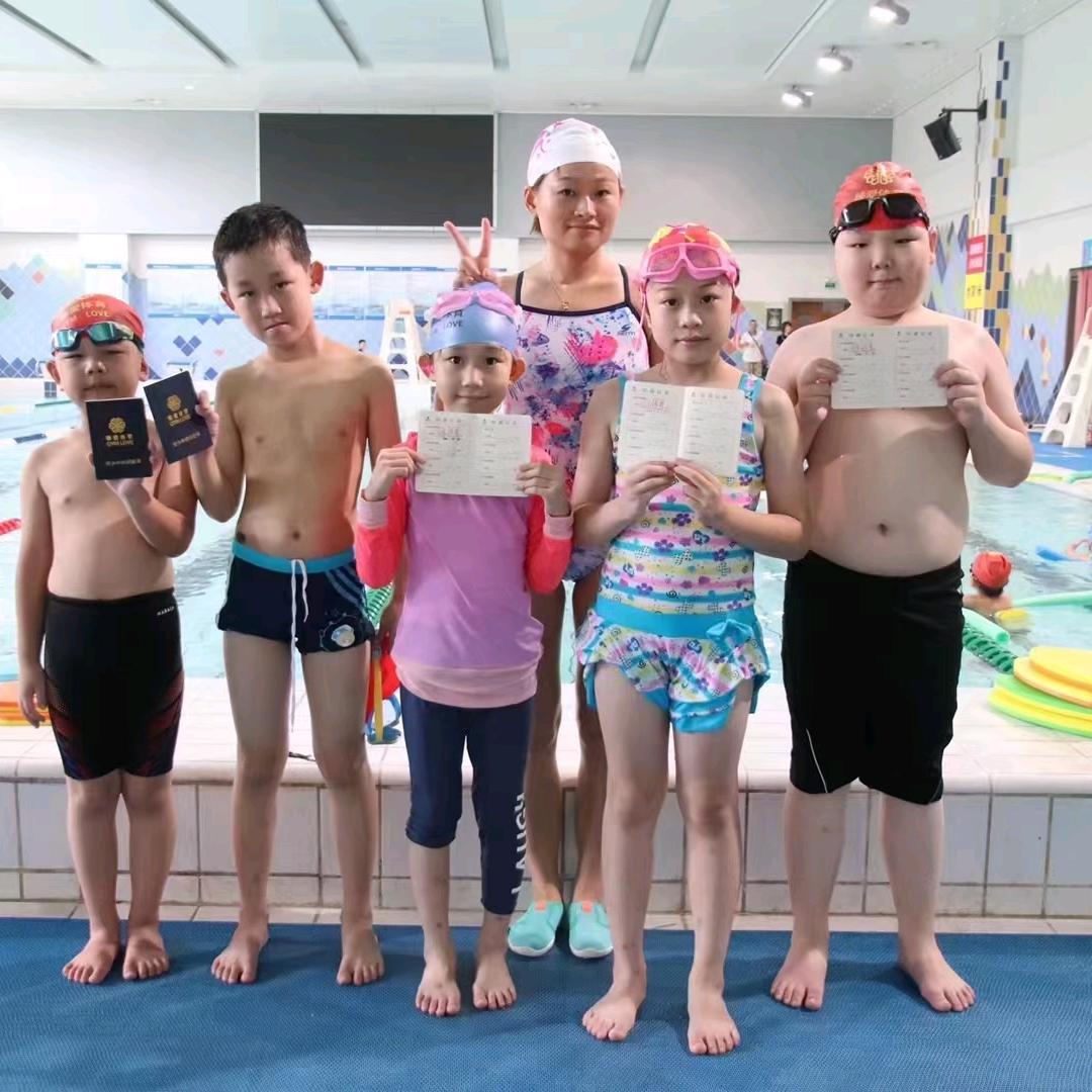 月亮姐教游泳