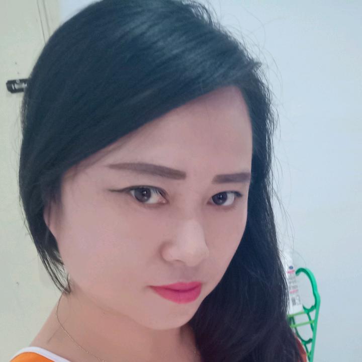 何小英