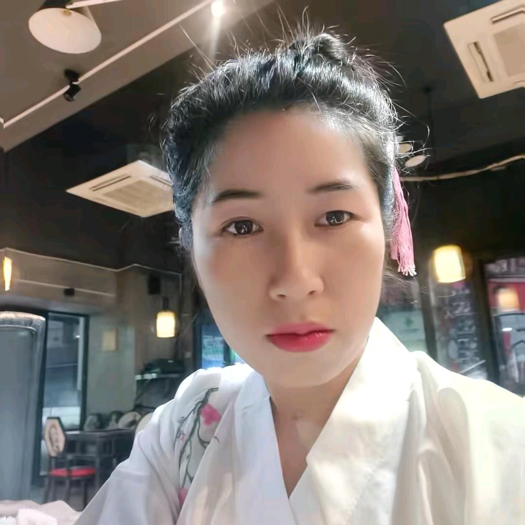 芳芳。