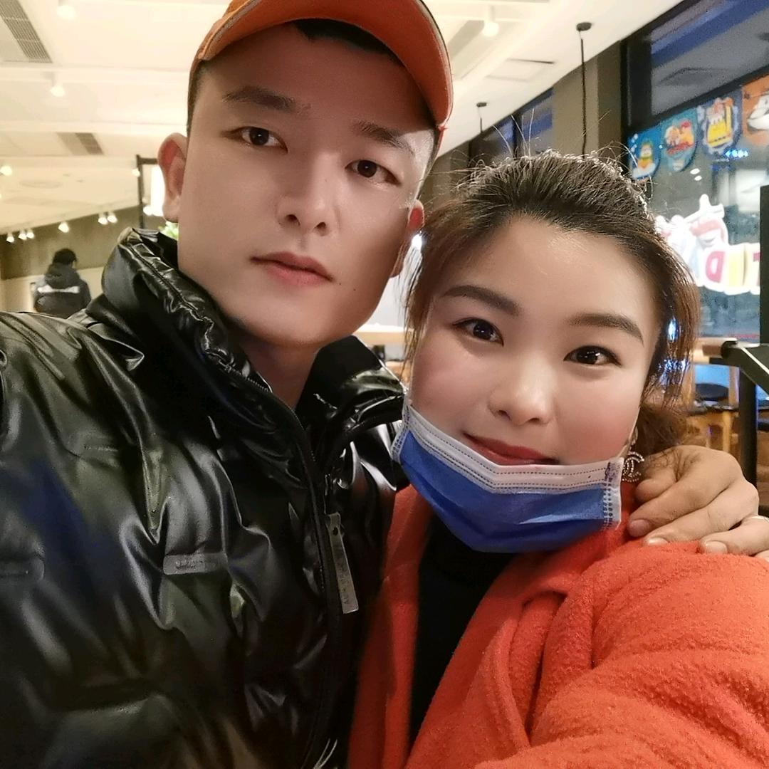 摆摊夫妻