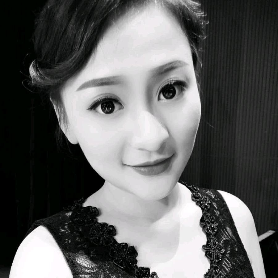 爱唱歌的钢琴老师