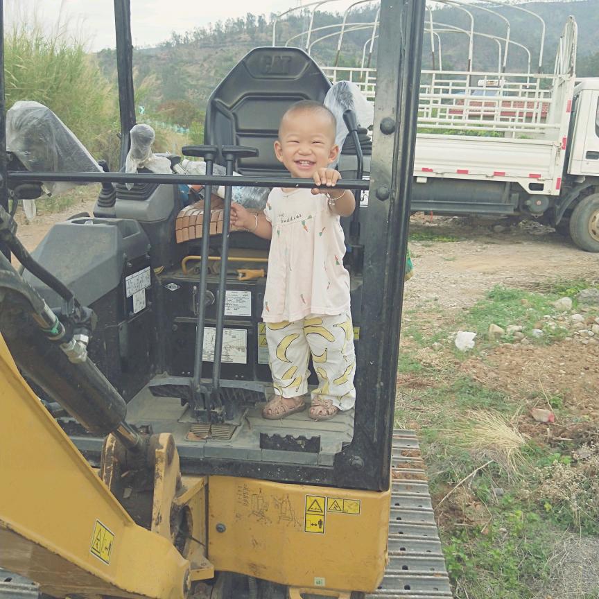 卡特17微挖带锤出租