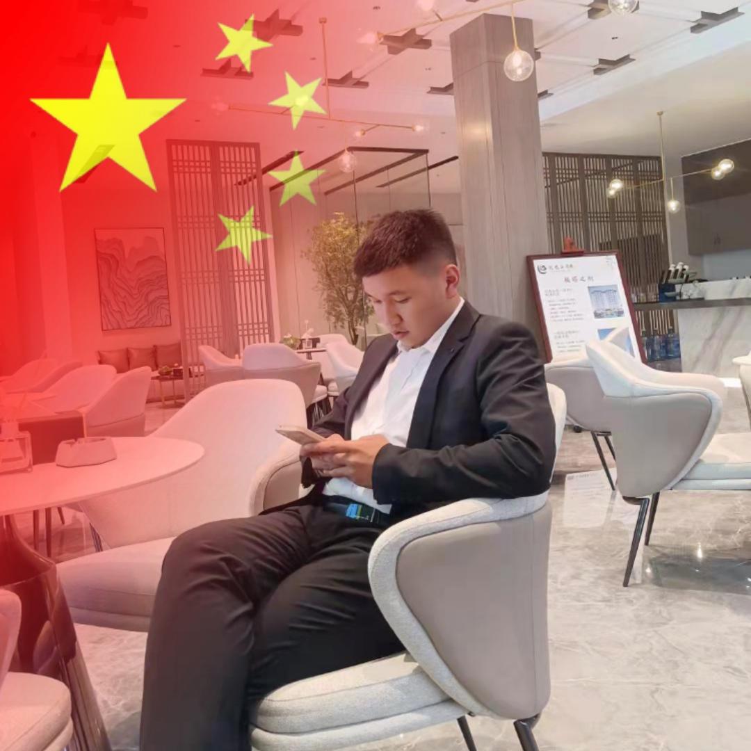 小何小何—满目星河