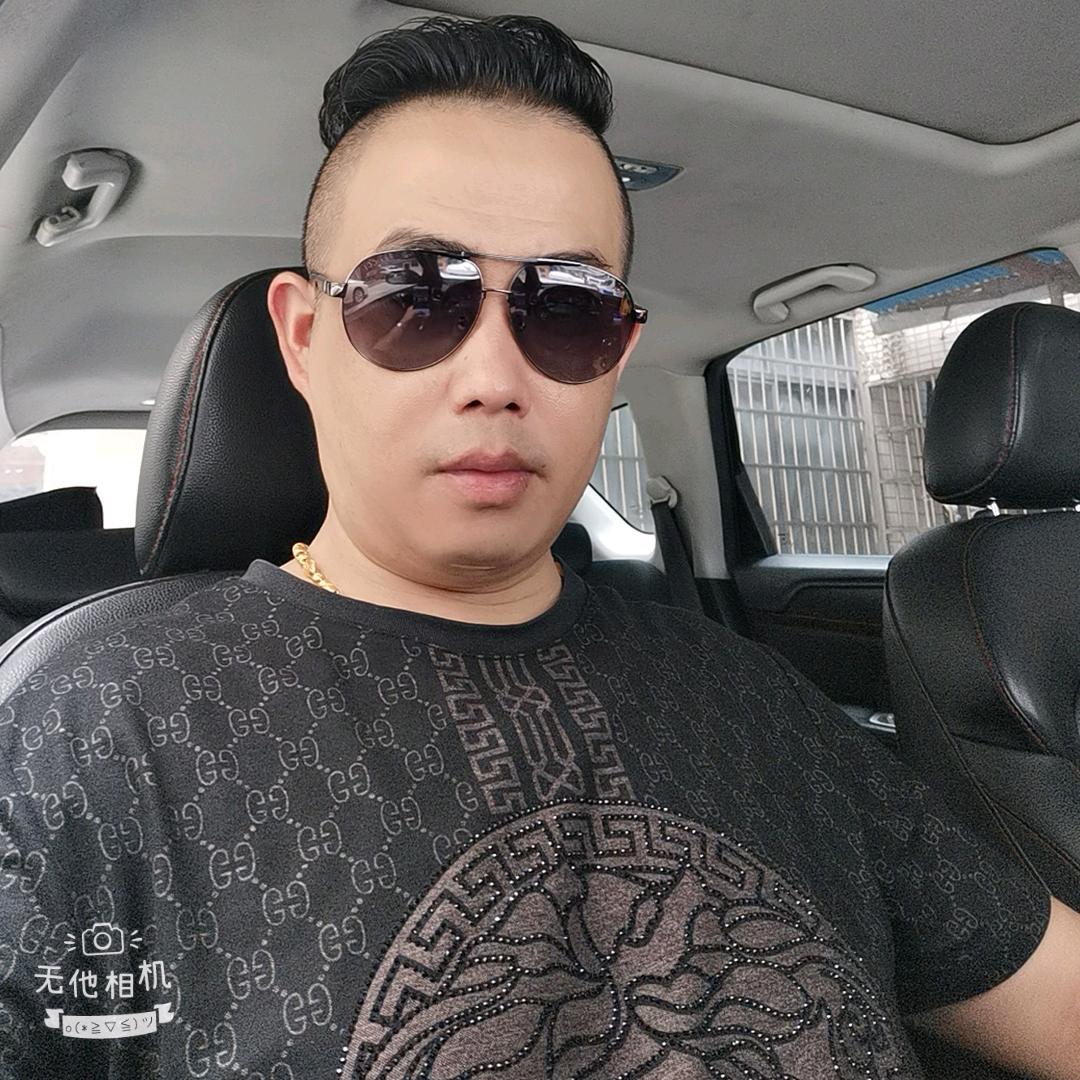 文能提笔画老虎