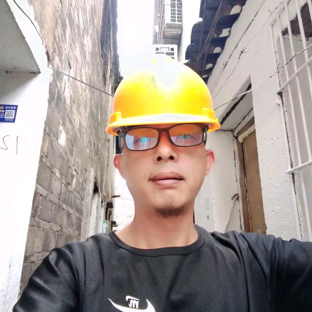 沙漠里的船