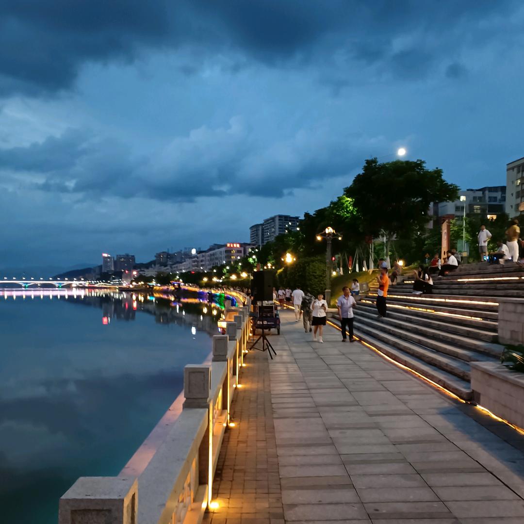 邹HOngHOng