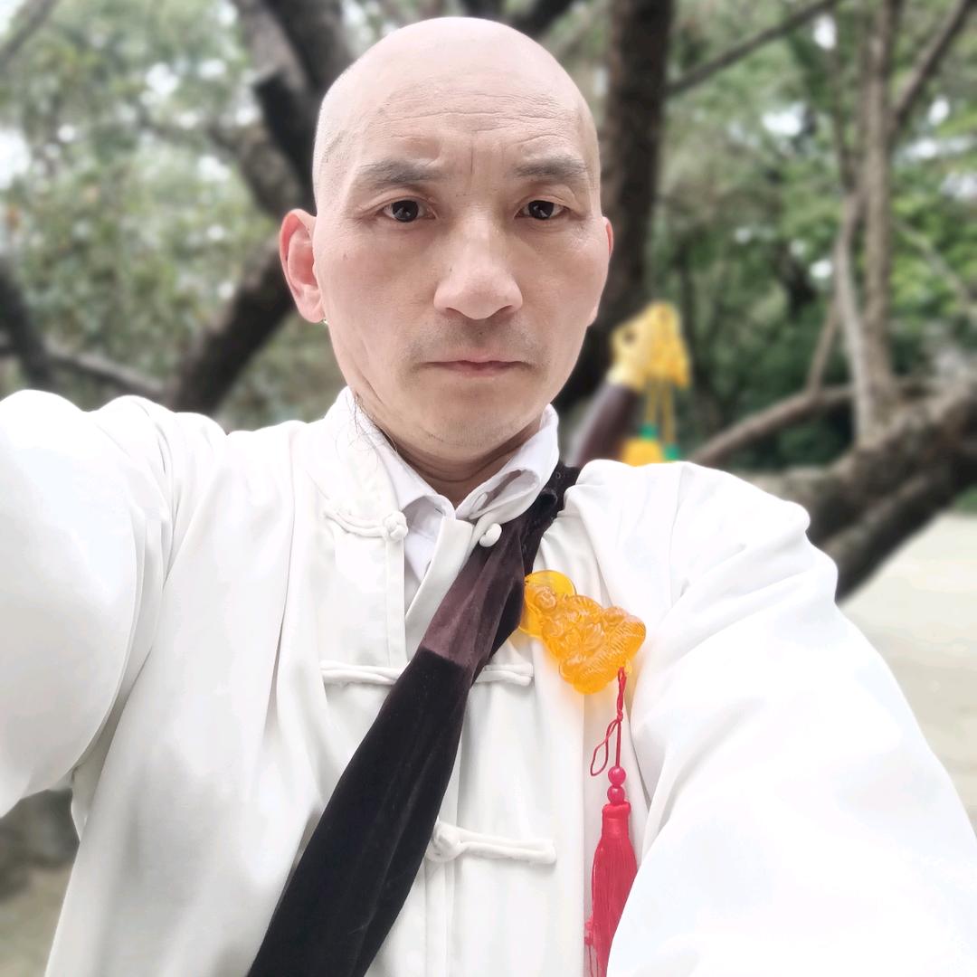 剑未佩好……已入江湖……