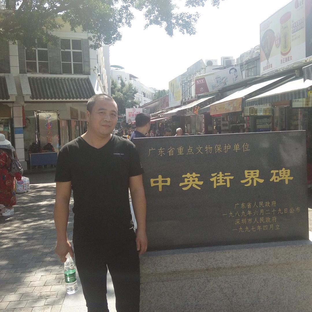 阳光下的蓝云