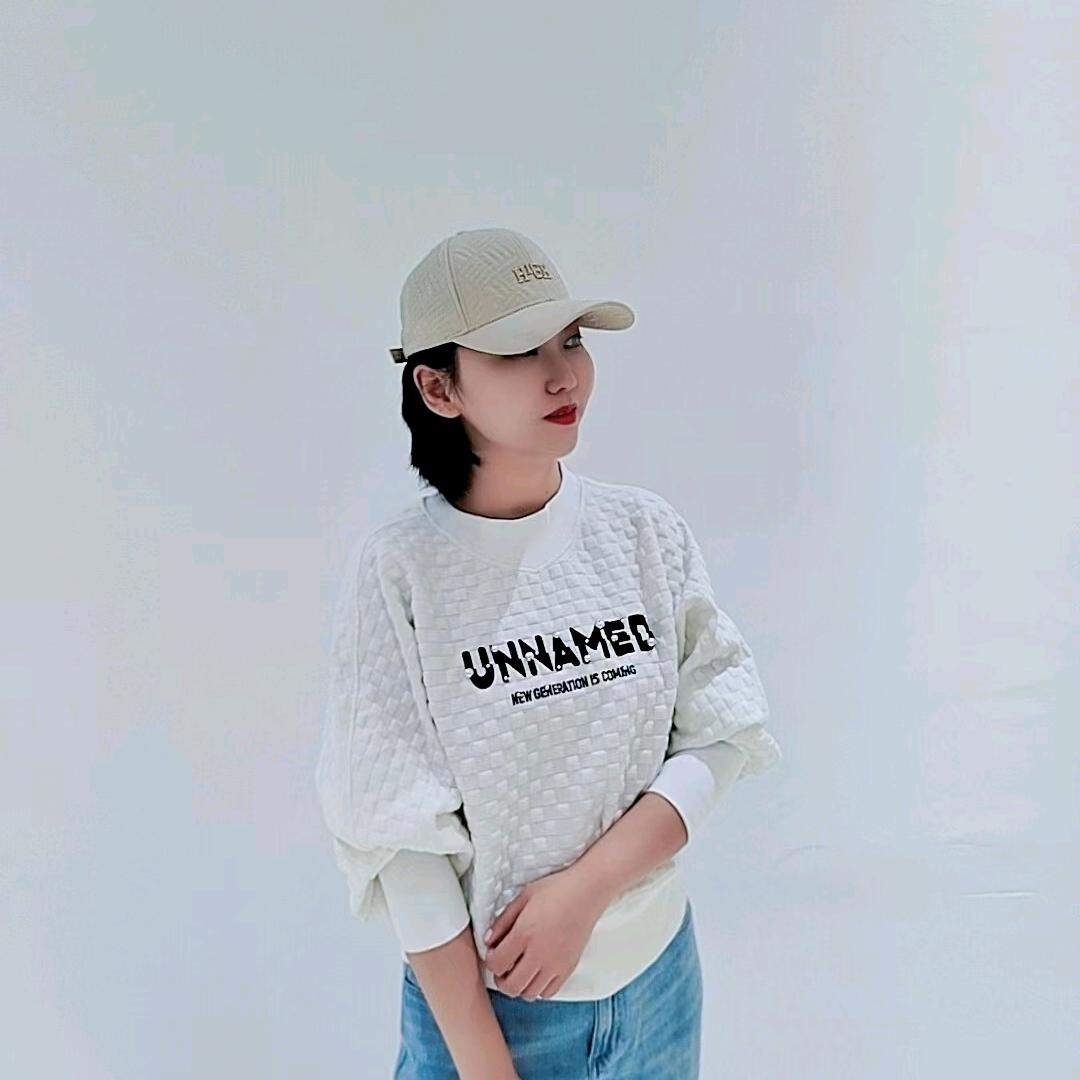 云朵上的比熊
