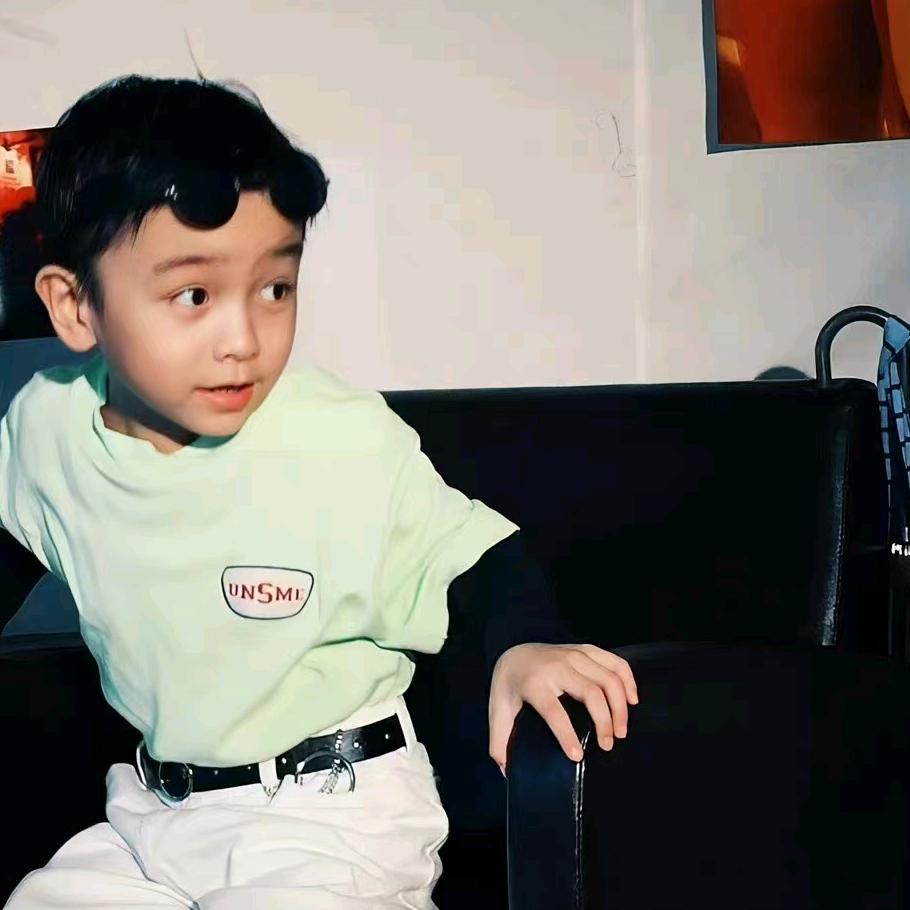 暴揍幼儿园一哥