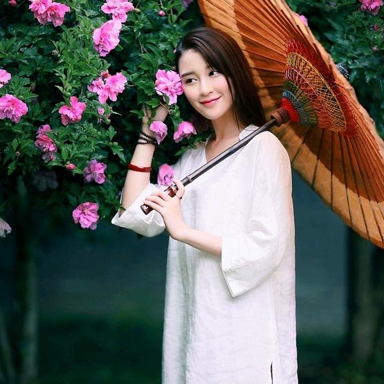 艾依服女时装