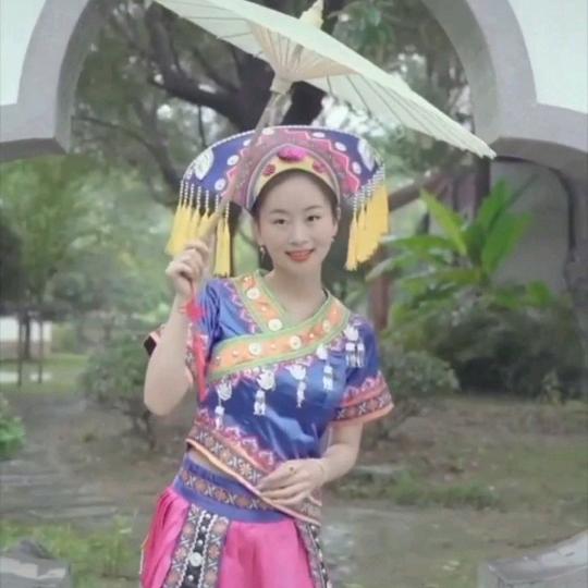 小燕艺芳