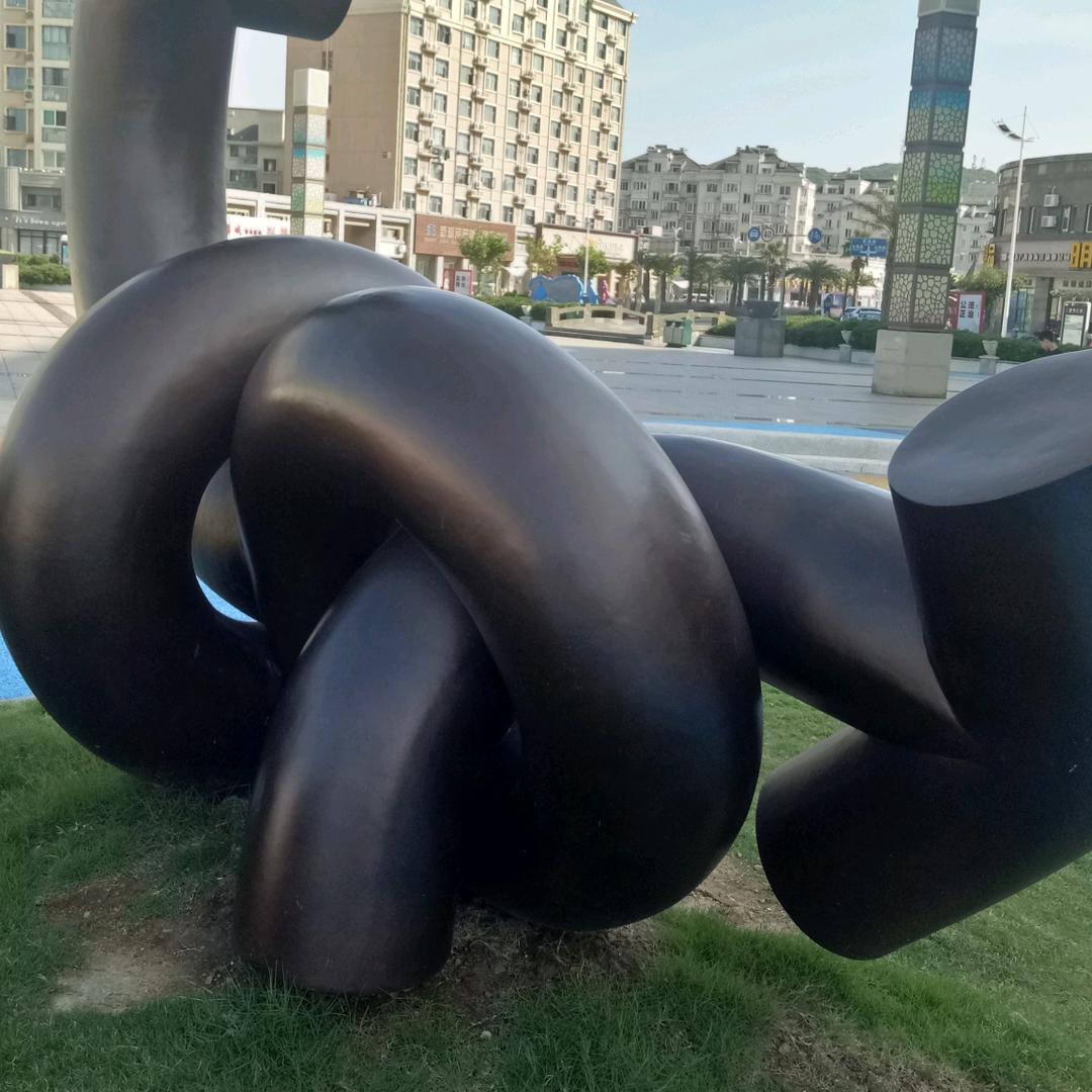 弯弯的月亮。