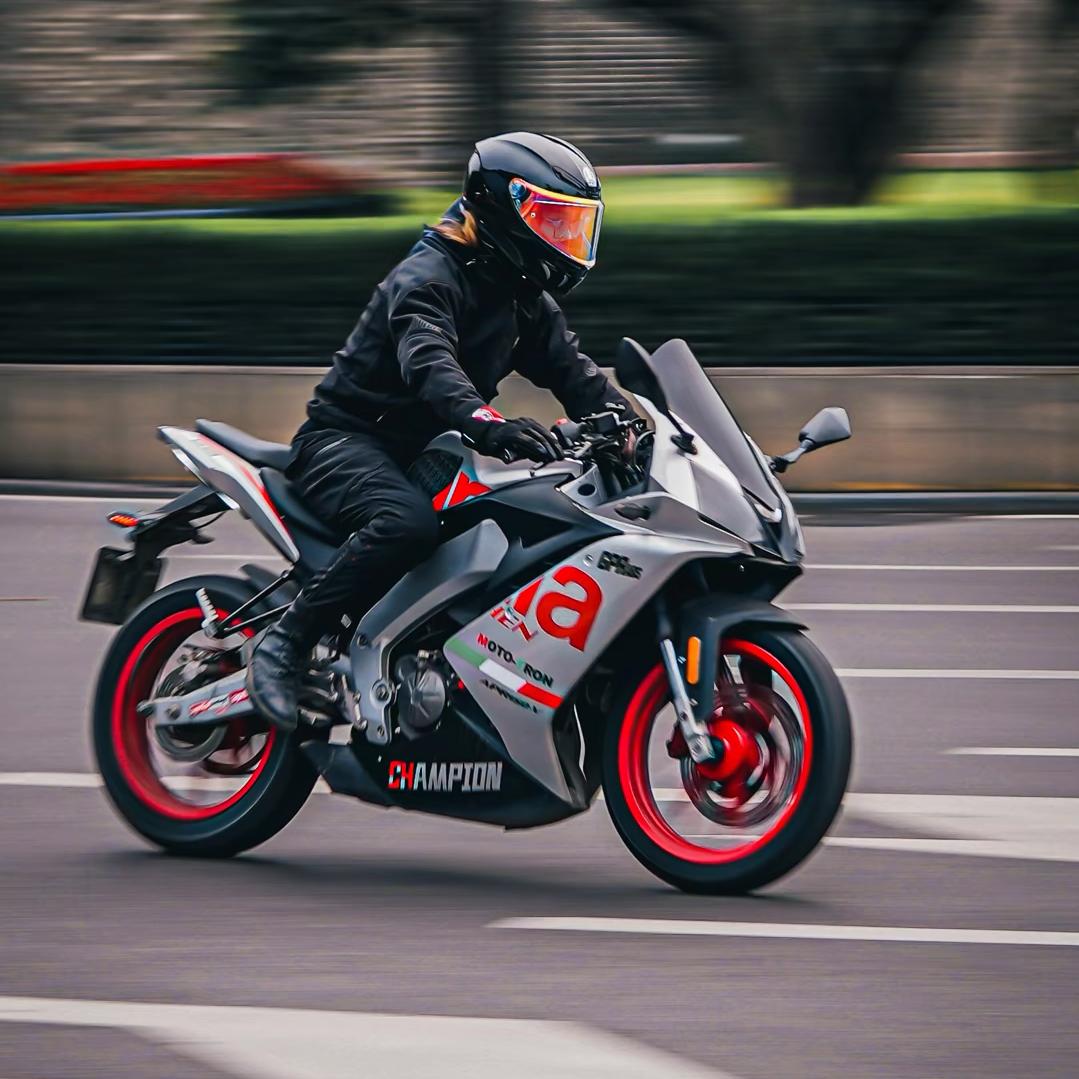 苗族机车男孩🇨🇳🇨🇳🇨🇳