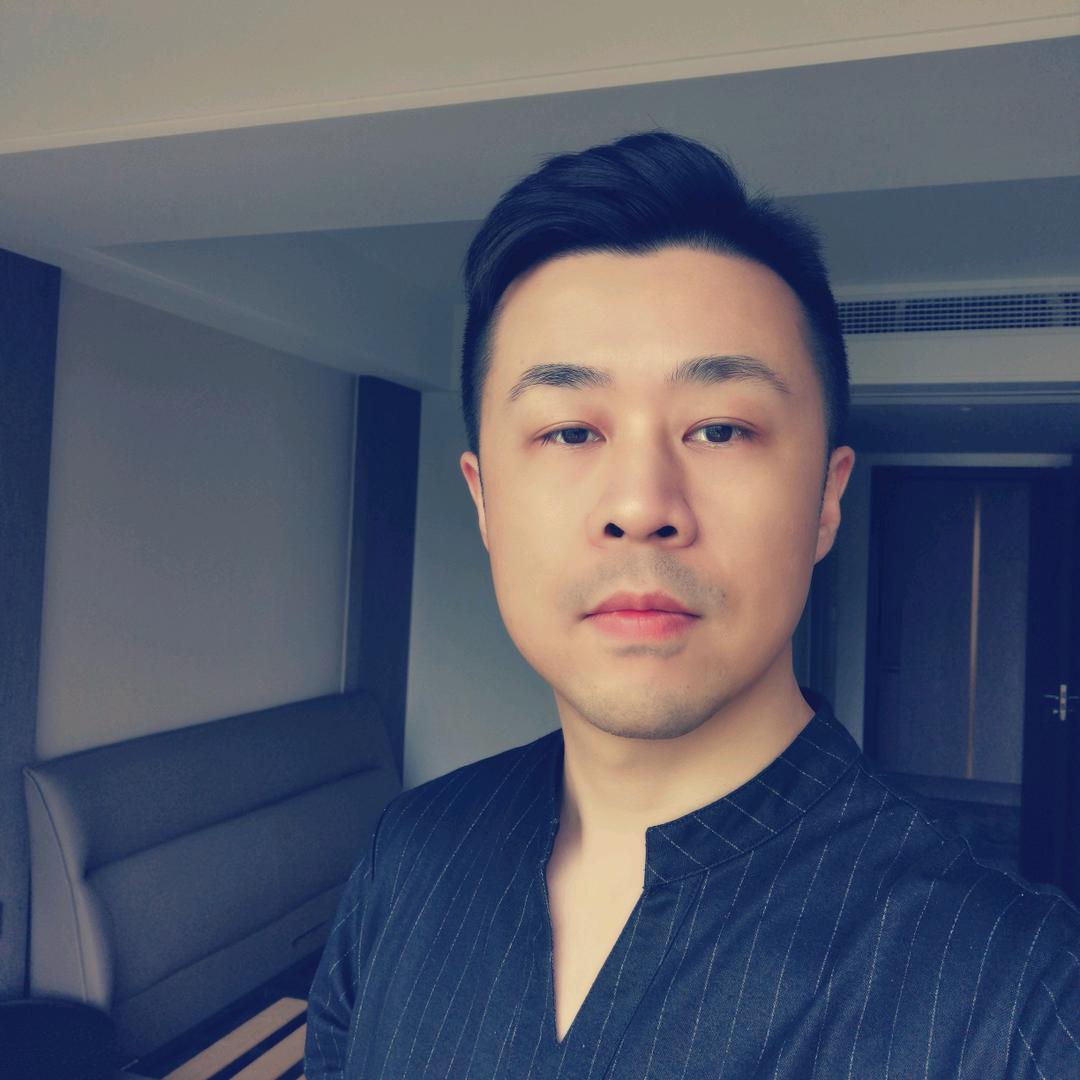设计师 吴晖