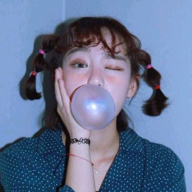 °W