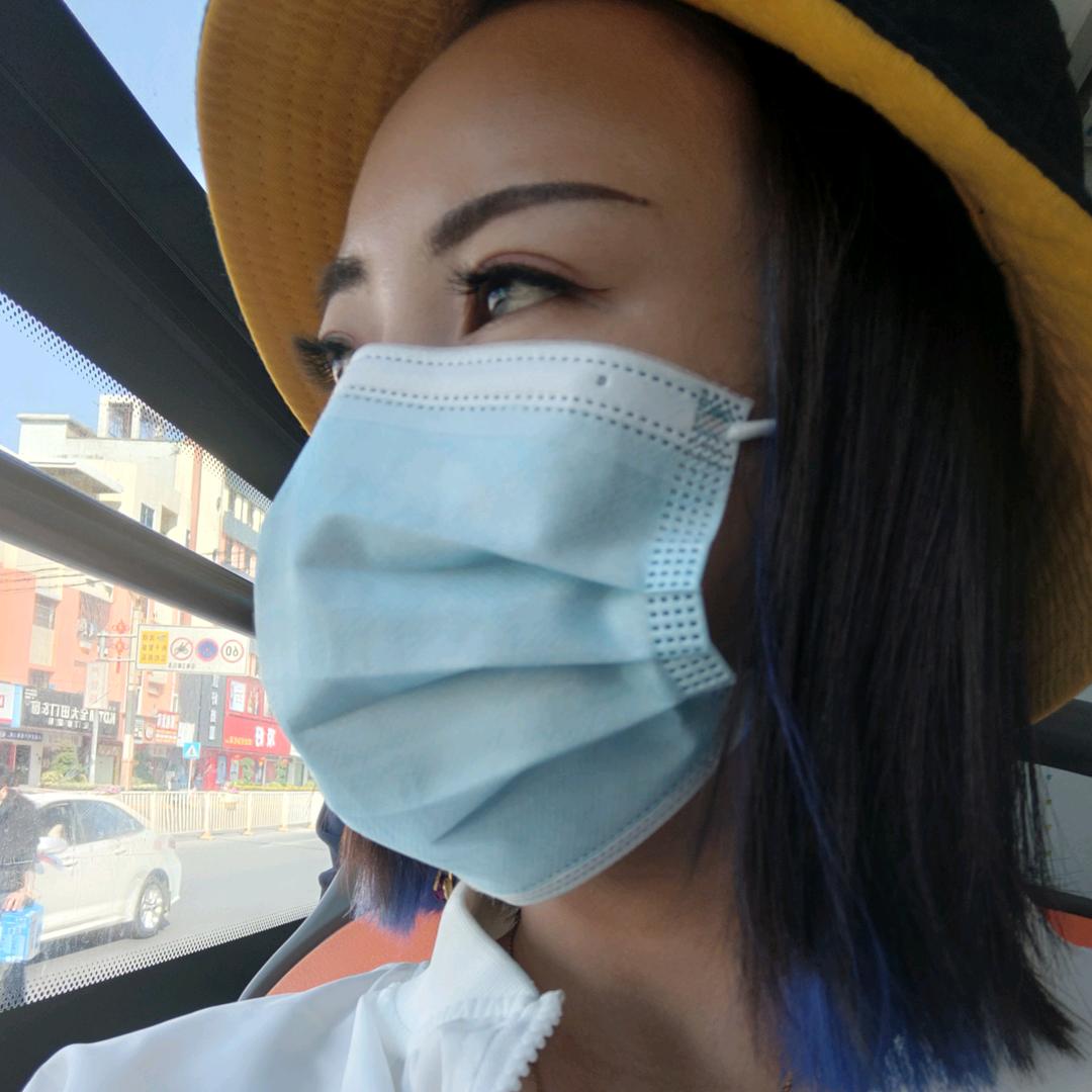 佤族爆牙妹