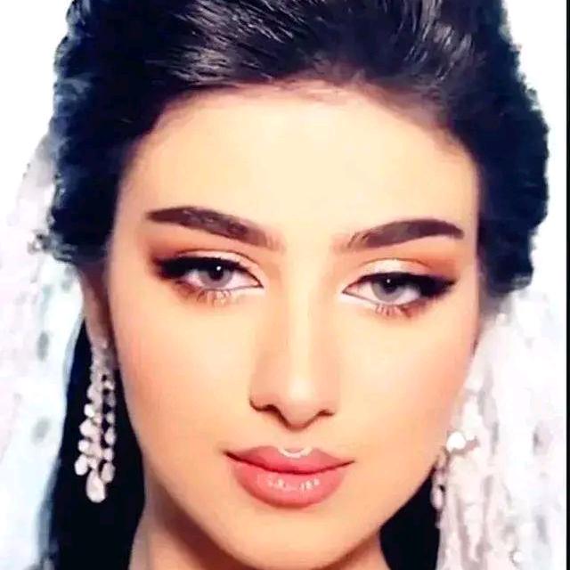 微风吹整装  秦经理