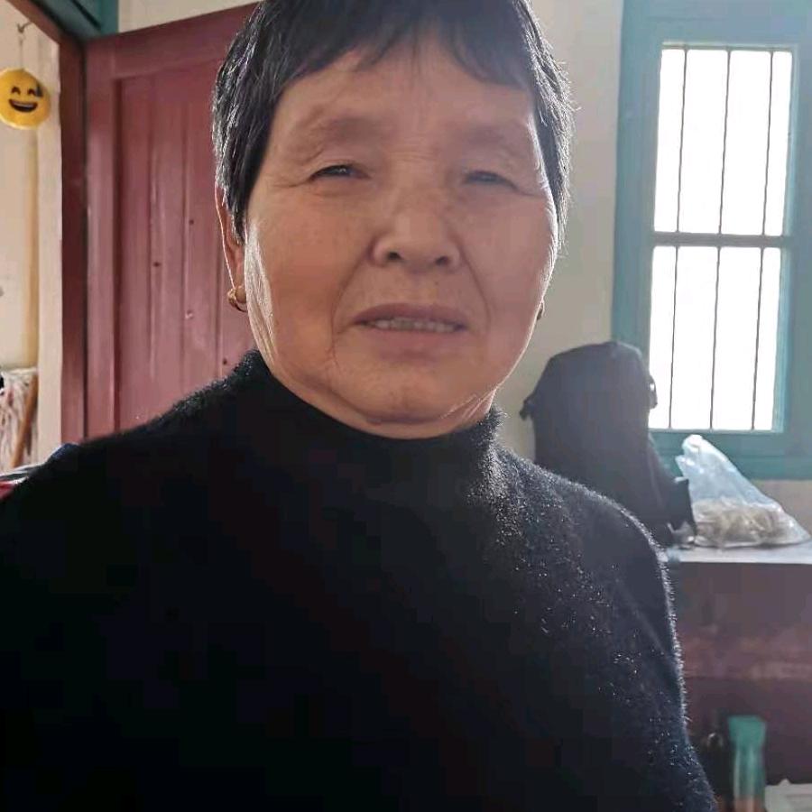 爱唱歌的老潘潘