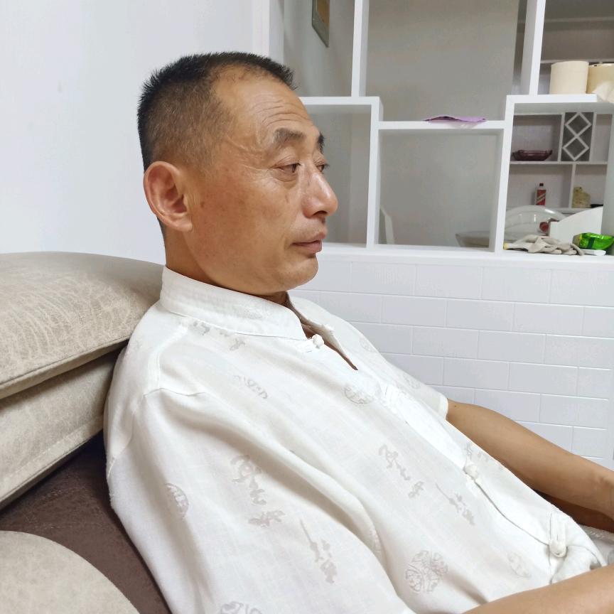 闫，六六年小老头。