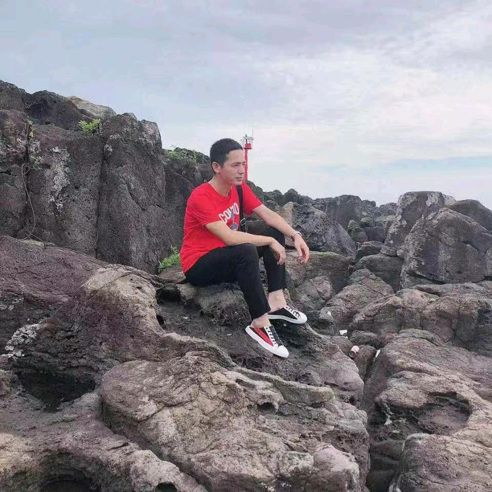 只饮烈酒不谈过往