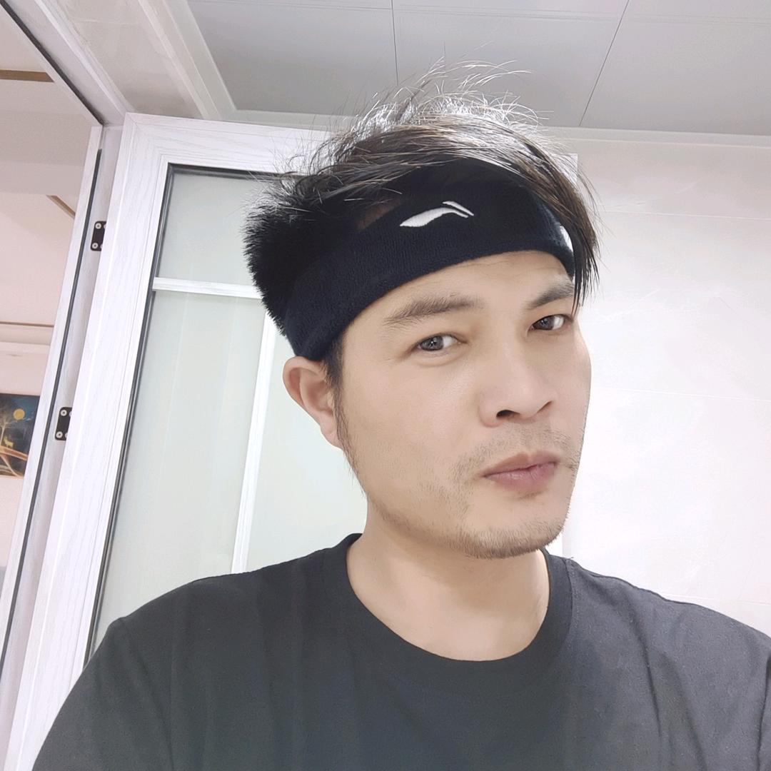 金剪坊（黄飞红发型设计）