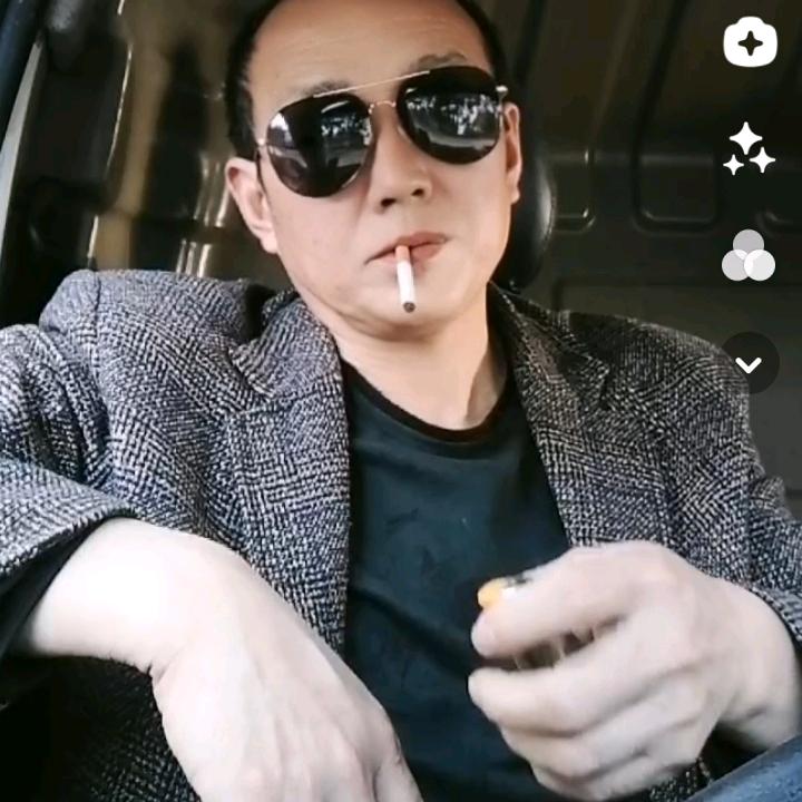 善待别人，快乐自己
