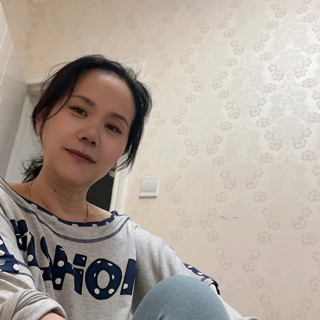 开心快乐的杨爱英