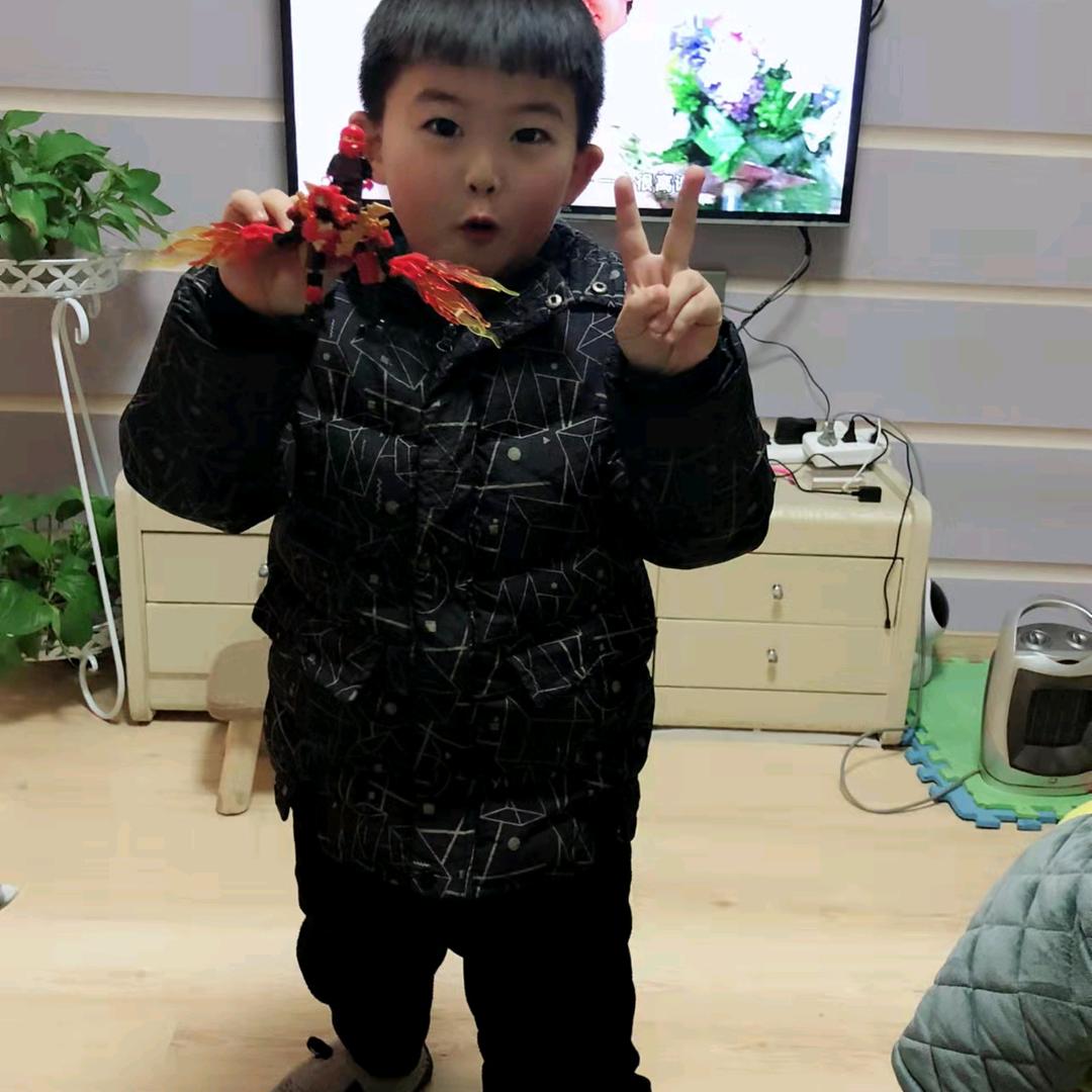 卖螃蟹的阿姨。