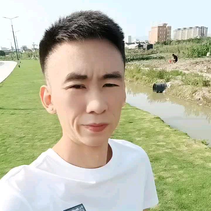 四川巜阿峰哥》