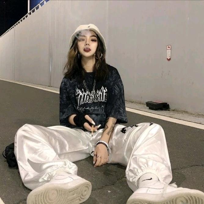 山不再高女士