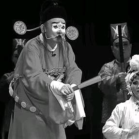 边一笑头像