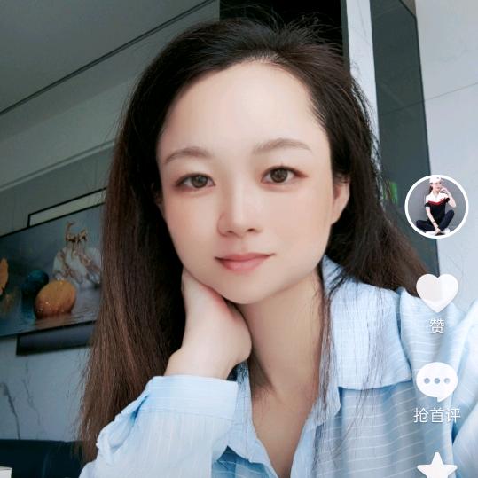 啄木鳥伊加瑾维女装专卖店
