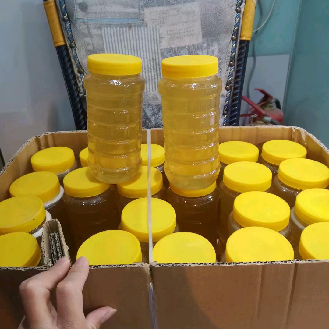 卖蜂蜜的小伙子