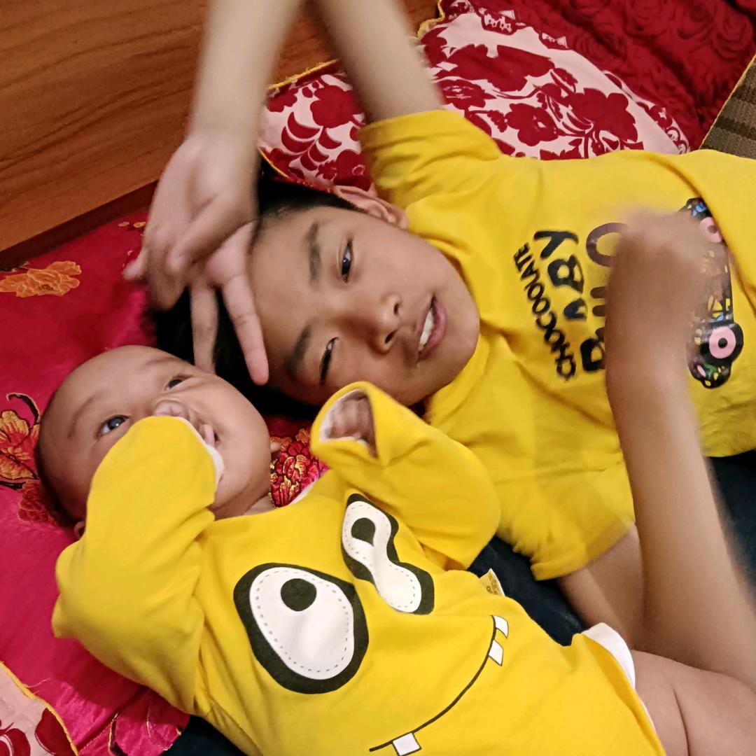 家有俩百万👨‍👩‍👦‍👦